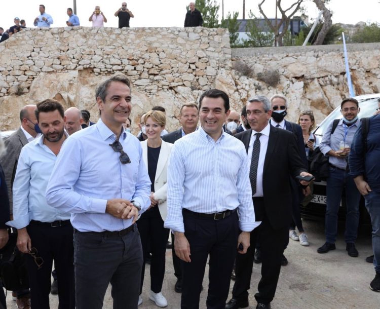 Μητσοτάκης και Σκρέκας στη Χάλκη για τα εγκαίνια του σχεδίου GR-eco island
