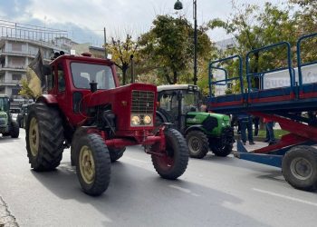 «Έφοδος» τρακτέρ στο κέντρο της Λάρισας