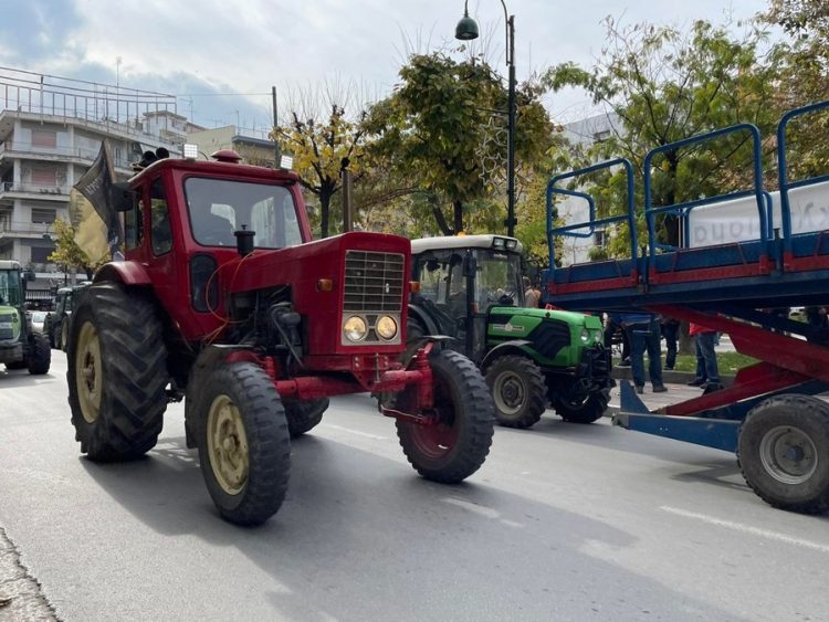 «Έφοδος» τρακτέρ στο κέντρο της Λάρισας