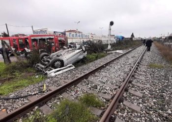 Παράσυρση αυτοκινήτου από αμαξοστοιχία του ΟΣΕ στα Τρίκαλα