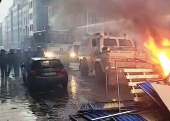 Σκηνές χάους και στις Βρυξέλλες από τα βίαια επεισόδια για τα περιοριστικά μέτρα κατά των ανεμβολίαστων