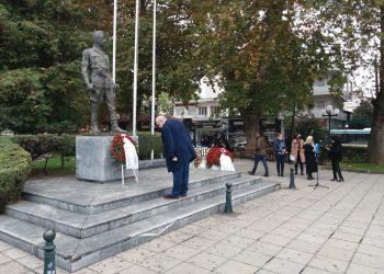 Ο ΣΥΡΙΖΑ-ΠΣ Τρικάλων κατέθεσε στεφάνι για την επέτειο του Πολυτεχνείου