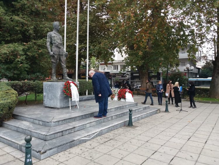 Ο ΣΥΡΙΖΑ-ΠΣ Τρικάλων κατέθεσε στεφάνι για την επέτειο του Πολυτεχνείου