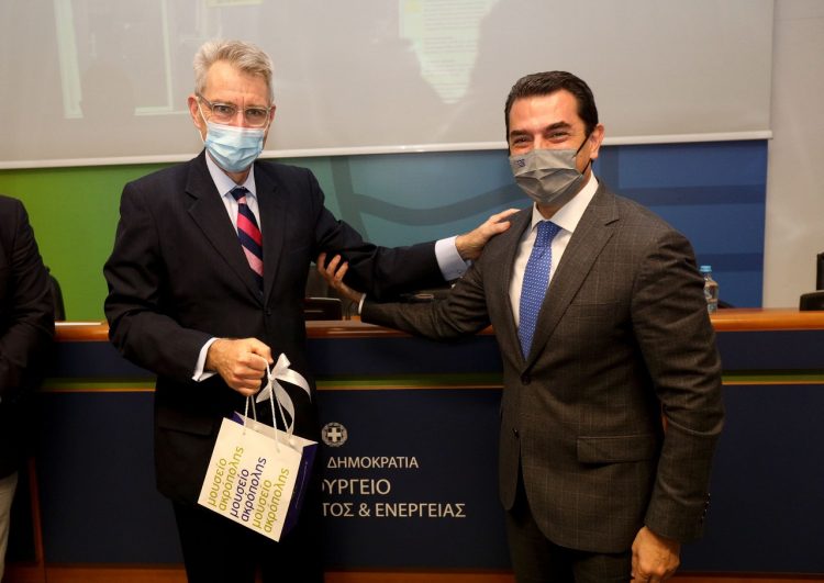 Σκρέκας: «Προτεραιότητα μας είναι η ανασυγκρότηση των πυρόπληκτων περιοχών»