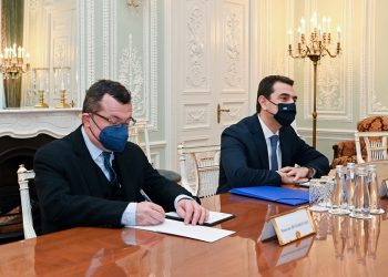 Στην Αγία Πετρούπολη ο Σκρέκας – Προπομπός της συνάντησης του Πρωθυπουργού με τον Πρόεδρο της Ρωσίας