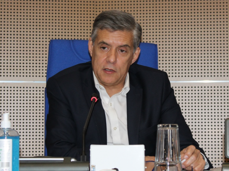 Αγοραστός:  Είμαστε ένα βήμα μπροστά