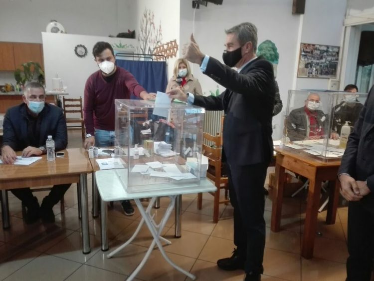 ΚΙΝΑΛ – Ψήφισε ο Ανδρέας Λοβέρδος – «Να πάμε το ΠΑΣΟΚ μπροστά και την Ελλάδα ψηλά»