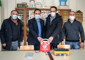 Η ΟΛΥΜΠΟΣ δώρισε 18 απινιδωτές στα σχολεία τριών περιοχών