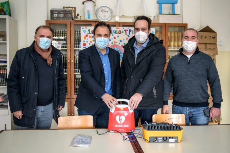 Η ΟΛΥΜΠΟΣ δώρισε 18 απινιδωτές στα σχολεία τριών περιοχών