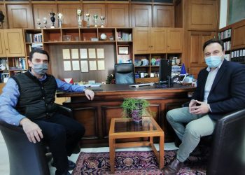 Εθιμοτυπική μεν ουσιαστική δε η επίσκεψη του Σκρέκα στο Δημαρχείο