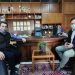 Εθιμοτυπική μεν ουσιαστική δε η επίσκεψη του Σκρέκα στο Δημαρχείο