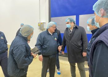 Ο υπουργός Κυριάκος Πιερακάκης στις εγκαταστάσεις της ΤΥΡΑΣ