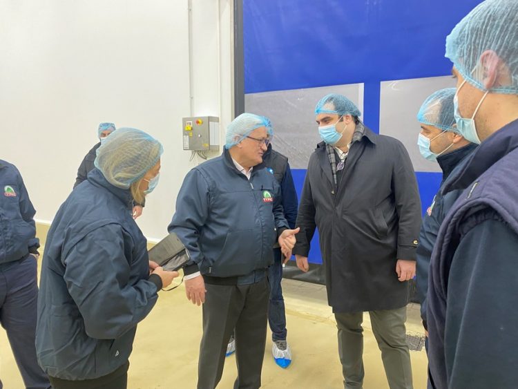 Ο υπουργός Κυριάκος Πιερακάκης στις εγκαταστάσεις της ΤΥΡΑΣ