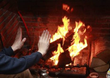 Συστάσεις  της Περιφέρειας Θεσσαλίας για περιορισμό στη χρήση τζακιών και ξυλόσομπων