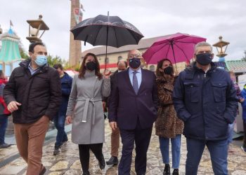 Μαγεύτηκε από τα… χριστουγεννιάτικα Τρίκαλα και τον «πράσινο» Μύλο των Ξωτικών ο Υφυπουργός Μεταφορών