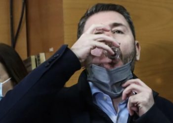 «Έβγαλαν στη σέντρα» τον Ανδρουλάκη