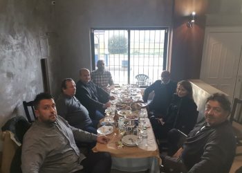 Προχωρούν ενωμένοι…