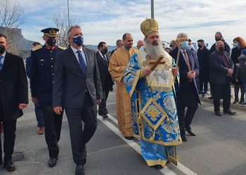 Θεοφάνια στη σκιά των επιβλητικών Μετεωρίτικων βράχων