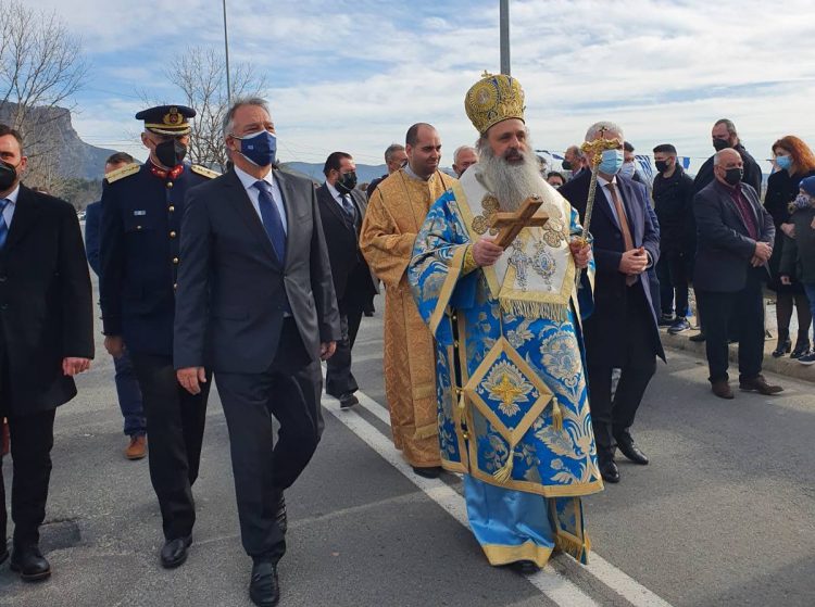 Θεοφάνια στη σκιά των επιβλητικών Μετεωρίτικων βράχων