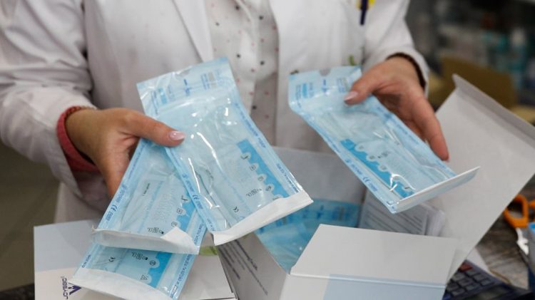 Μέχρι και σήμερα η διανομή των 5 self tests για μαθητές και εκπαιδευτικούς –  Πότε πρέπει να κάνουν το πρώτο self test