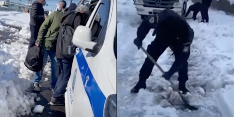 Οχήματα της ΕΛ.ΑΣ. μεταφέρουν πολίτες στην Αττική Οδό για να πάρουν τα ΙΧ τους -ΜΑΤ φτυαρίζουν χιόνια (ΒΙΝΤΕΟ)