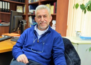 «…Για ένα πουκάμισο αδειανό… για μίαν Ελένη…. »