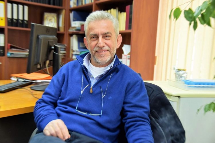 «…Για ένα πουκάμισο αδειανό… για μίαν Ελένη…. »