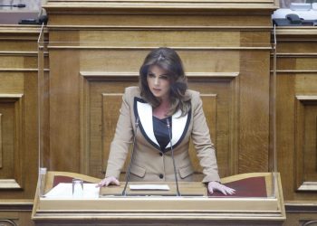 Η Παπακώστα έστησε… στον τοίχο τον ΣΥΡΙΖΑ!