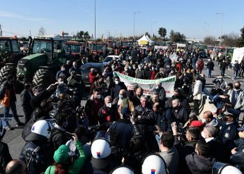 Δυναμική παρουσία Τρικαλινών στο μπλόκο της Νίκαια