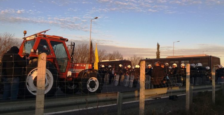 Δυναμική παρουσία Τρικαλινών στο μπλόκο της Νίκαια