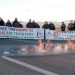 Αγρότες: Έβαλαν φωτιά στο τσίπουρο στην εθνική οδό