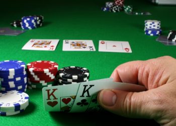 Συνελήφθησαν στην Ελασσόνα οκτώ άτομα που έπαιζαν «poker» – Κατασχέθηκαν 4.605€