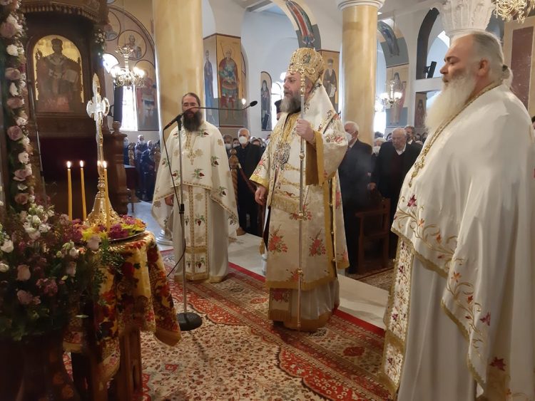 Η Κυριακή της Σταυροπροσκυνήσεως στα Τρίκαλα