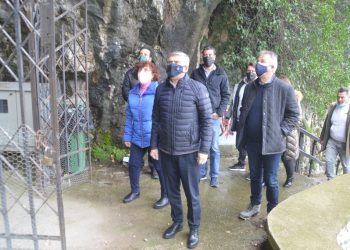 Ξεκίνησαν οι εργασίες στερέωσης του βράχου της Θεόπετρας