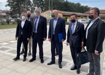 Ο Υπουργός «βγάζει το καπέλο» στον Αγοραστό