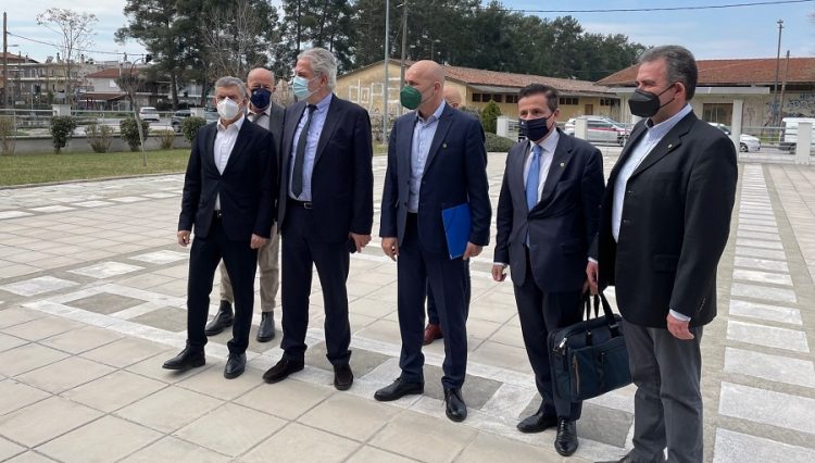 Ο Υπουργός «βγάζει το καπέλο» στον Αγοραστό