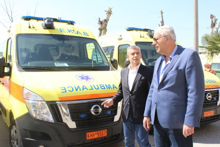 10 νέα πλήρως εξοπλισμένα ασθενοφόρα παρέδωσε στο ΕΚΑΒ η Περιφέρεια Θεσσαλίας