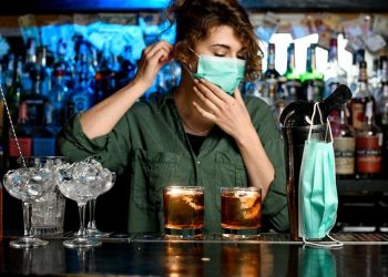 Τέλος μάσκες και πιστοποιητικό εμβολιασμού σε κλειστούς χώρους