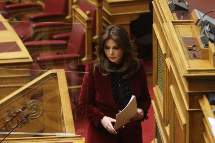 Στην Βουλή έφερε το θέμα των ‘’εκτός ρύθμισης’’ δανειοληπτών του τ. ΟΕΚ, η Κατερίνα Παπακώστα