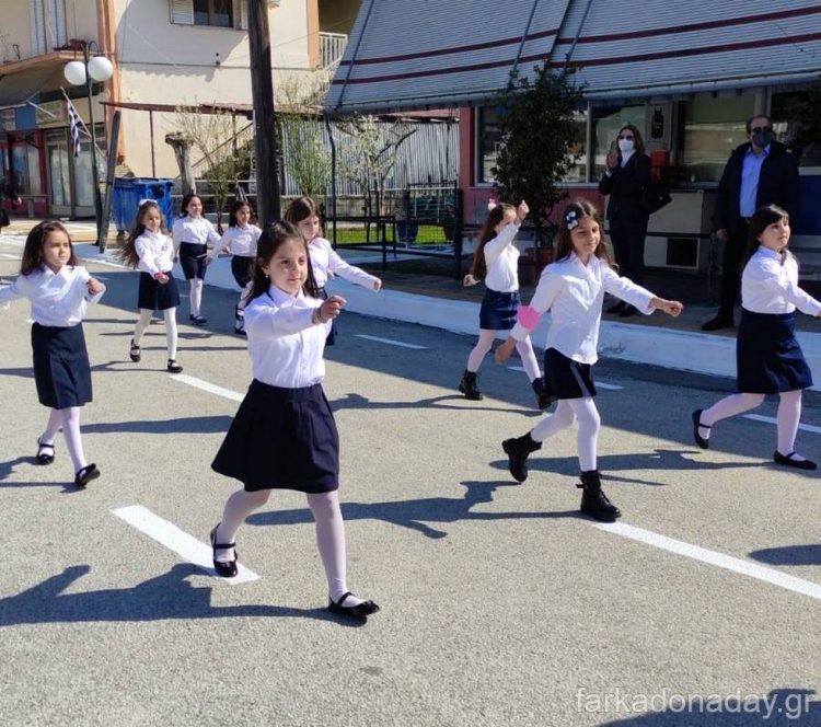 25η Μαρτίου: Συγκίνηση και υπερηφάνεια στη μαθητική παρέλαση στους Ταξιάρχες