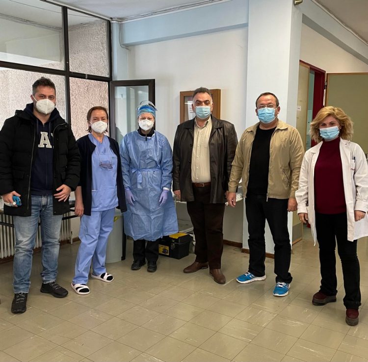 Rapid test σε Φαρκαδόνα και Ταξιάρχες από τα κλιμάκια του ΕΟΔΥ – 3 θετικά στην Φαρκαδόνα