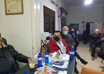 Στελέχη του ΚΚΕ επισκέφθηκαν το Ζάρκο και  συζήτησε με σεισμόπληκτους και τον πρόεδρο της κοινότητας