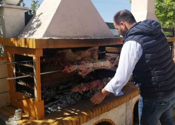 Τίμησε το έθιμο του σουβλίσματος του οβελία ο Τέλλιος