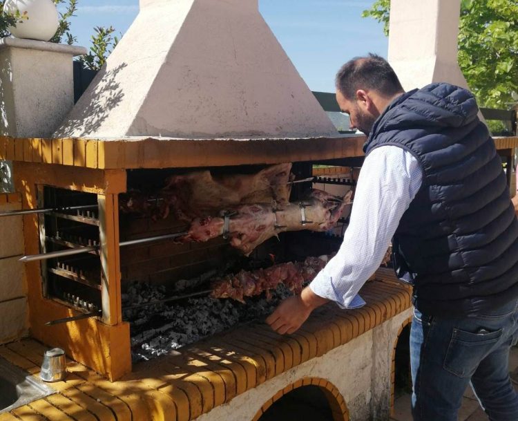 Τίμησε το έθιμο του σουβλίσματος του οβελία ο Τέλλιος