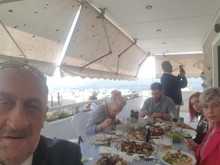 Ευτυχισμένοι μαζί!