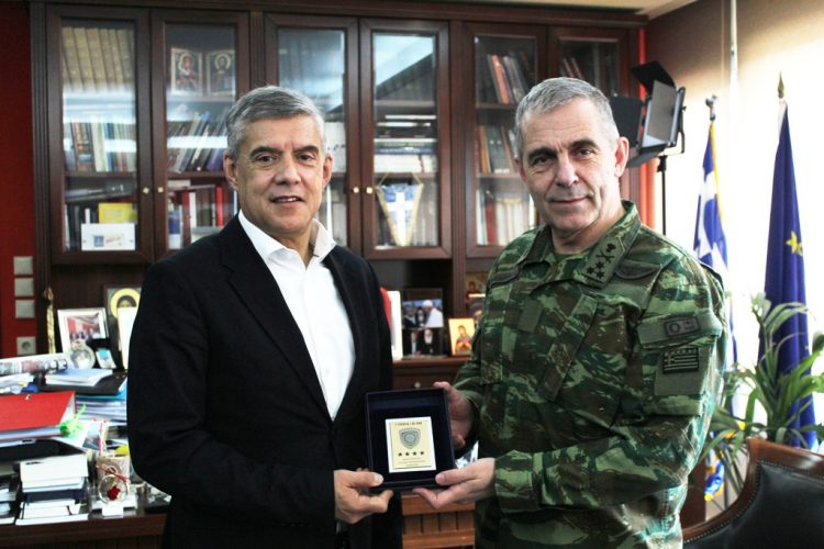 Η Περιφέρεια Θεσσαλίας στηρίζει έμπρακτα τις ένοπλες δυνάμεις