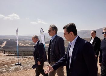 Μητσοτάκης και Σκρέκας στην Κοζάνη για τα εγκαίνια του μεγαλύτερου φωτοβολταϊκού πάρκου στην ΝΑ Ευρώπη