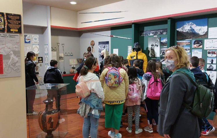 Πλήθος μαθητών/τριών στο Δημοτικό Αθλητικό Ιστορικό Μουσείο Τρικάλων