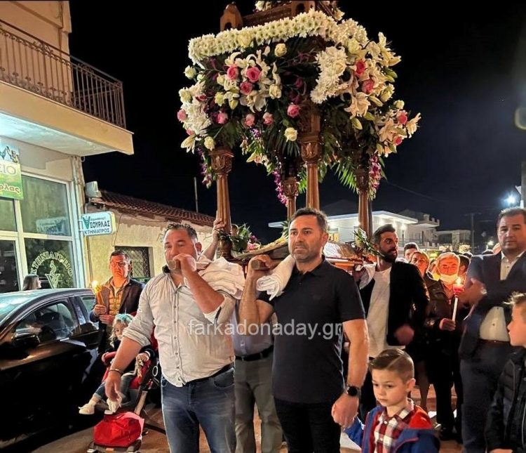 Βιώνοντας ξανά τον Επιτάφιο στην Φαρκαδόνα