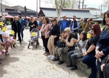 Αναβίωσε το έθιμο με τις Λαζαρίνες στην πλατεία της Φαρκαδόνας